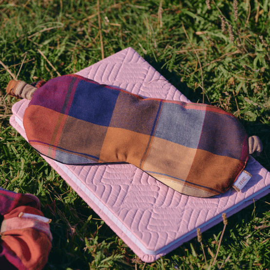 Masque de sommeil tartan lurex rubis