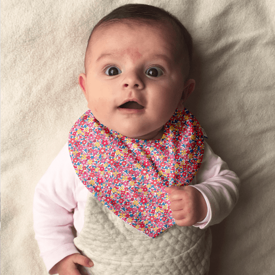 Bavoir bandana cocktail de fleurs