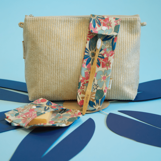 Pochette brosse à dents cerise en fleur