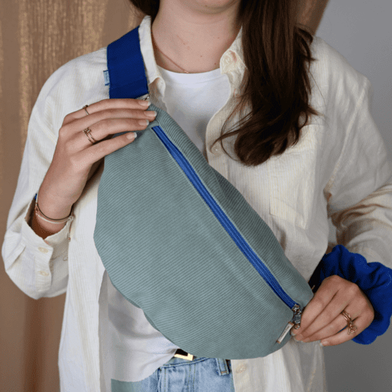 Sac banane velours côtelé vert lagon