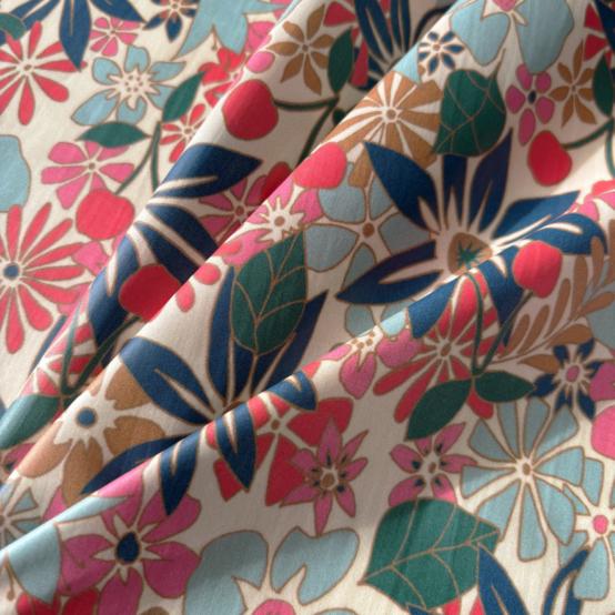 Coupon tissu enduit de 35cm  cerise en fleur