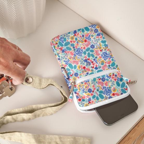 Pochette téléphone matelassée champêtre bleuté