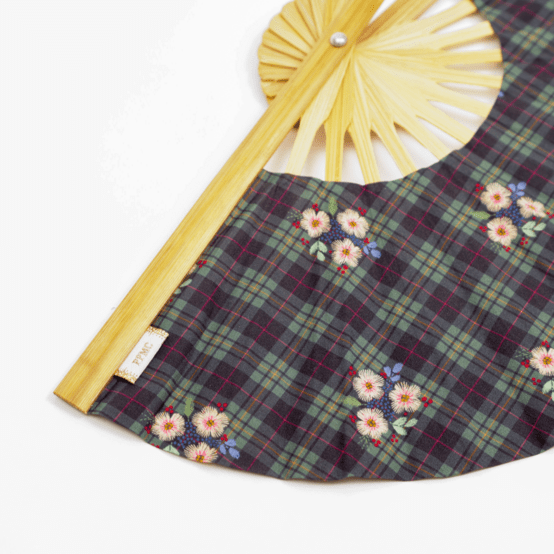 Eventail tartan fleuri