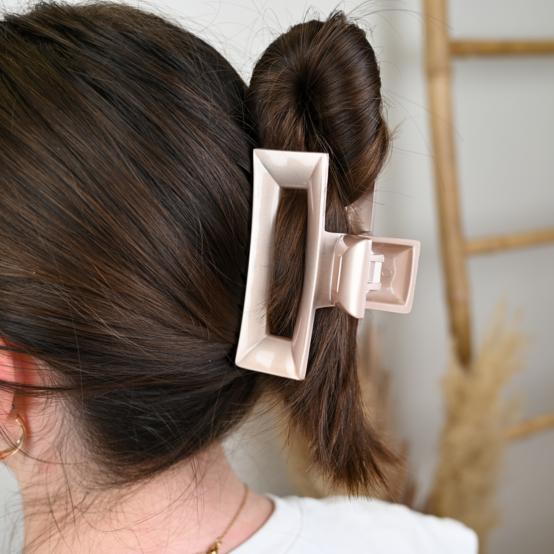 Grande pince rectangle beige glossy