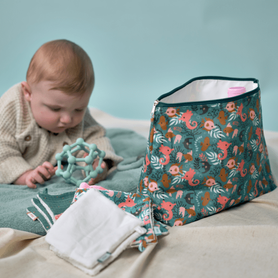 Trousse de toilette sous l'océan