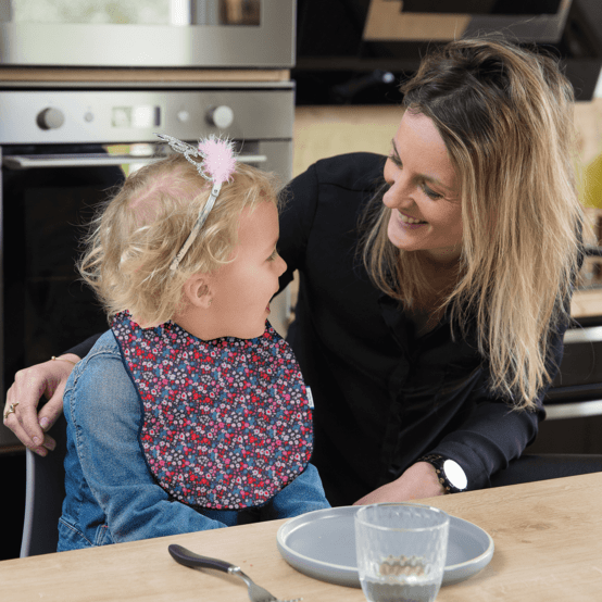 Bavoir tissu plastifié romance fleurie