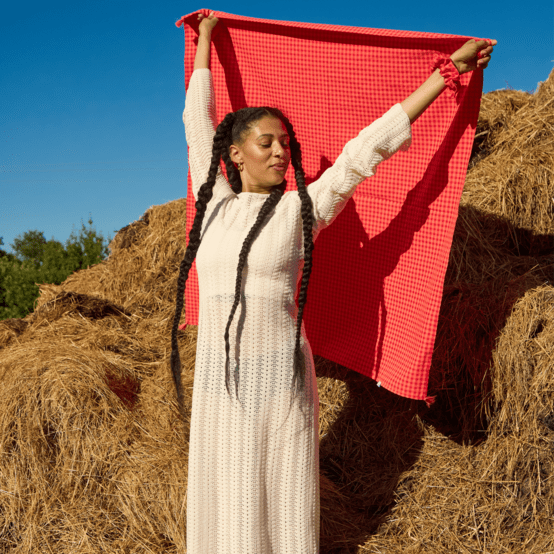 Foulard pompon vichy rouge corail