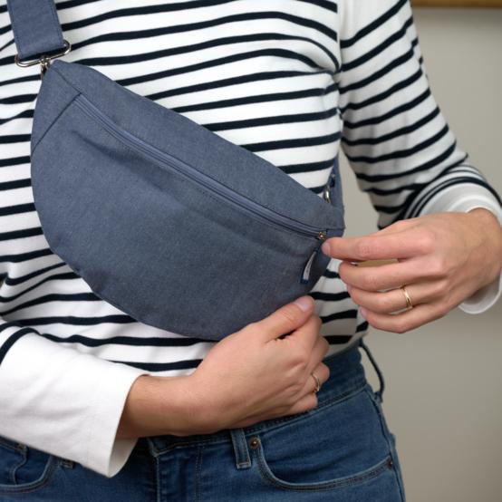 Petit sac banane jean enduit intérieur