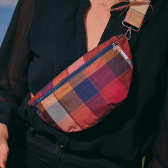 Petit sac banane tartan lurex rubis