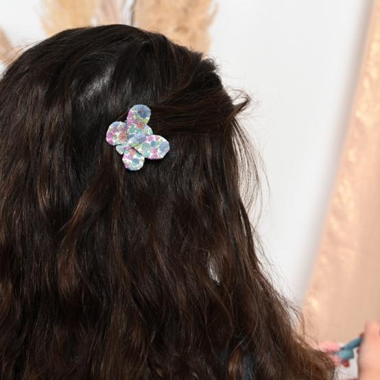 Barrette petit papillon pastel fleuri