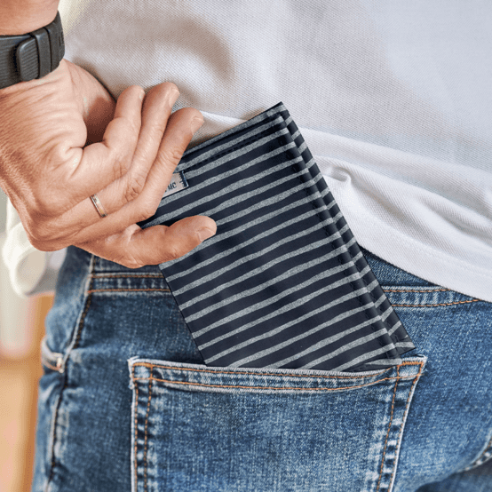 Portefeuille compact rayé argent marine