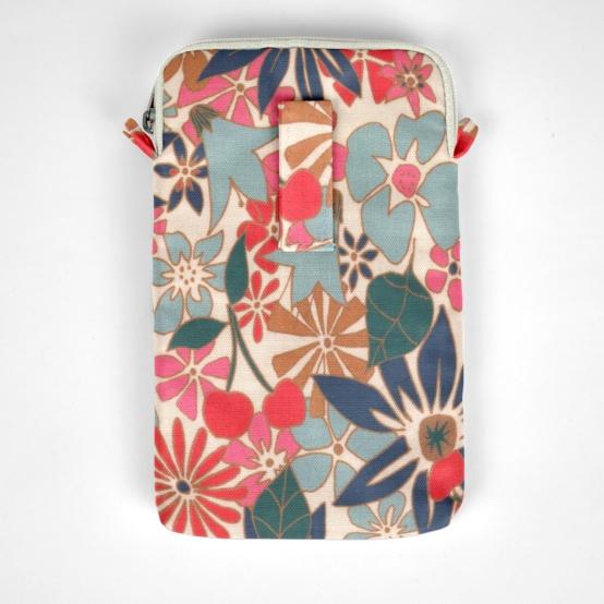 Pochette téléphone matelassée cerise en fleur