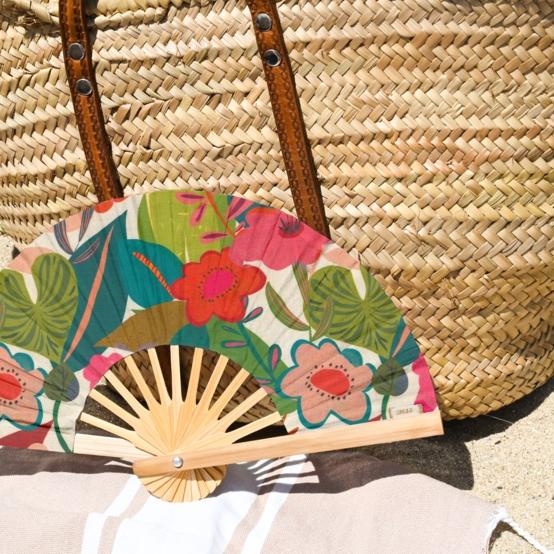 Eventail fleurs des iles