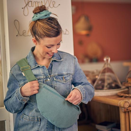 Sac banane velours côtelé lichen