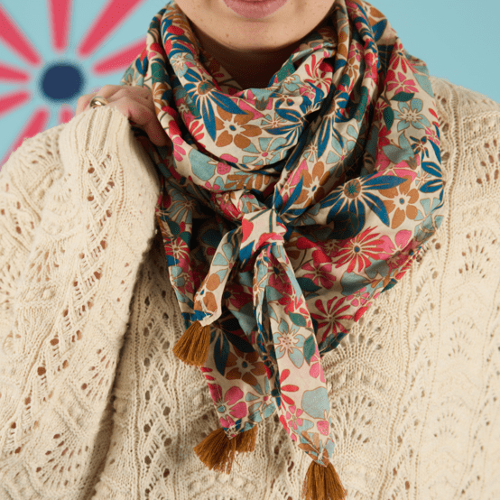 Foulard pompon cerise en fleur