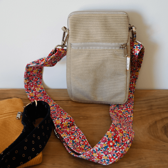 Pochette téléphone matelassée velours côtelé beige