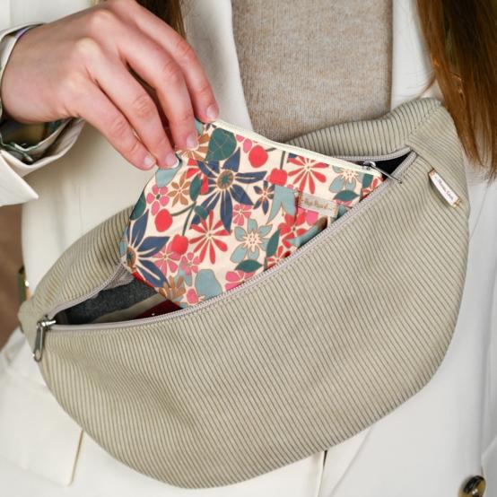 Mini pochette plissée cerise en fleur