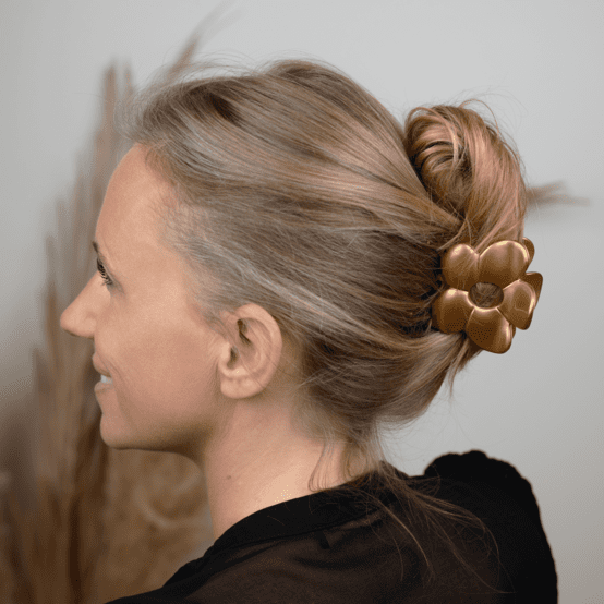 Grande pince fleur or laqué