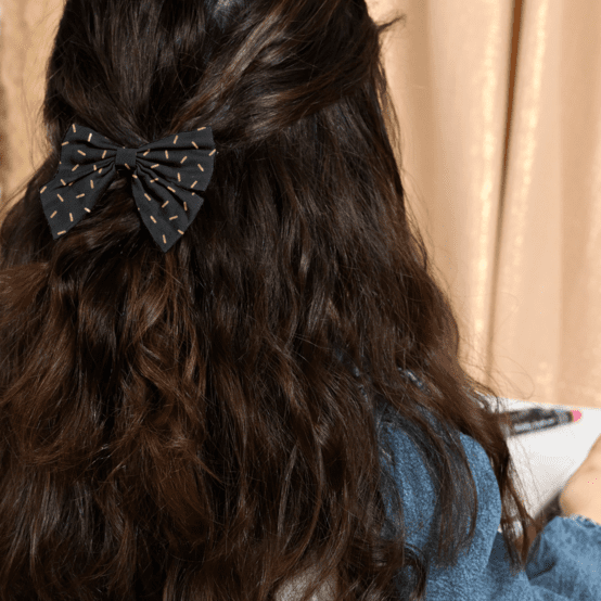 Barrette noeud papillon  paille dorée noir