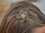 Mini Barrette Pétales de Fleur gaze pois or kaki