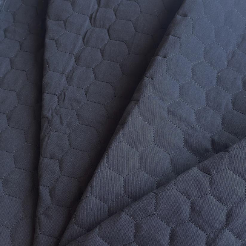 Tissu matelassé hexagonal noir
