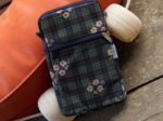 Pochette téléphone matelassée tartan fleuri