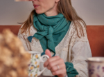 Foulard pompon gaze pois or eucalyptus