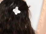 Barrette petit papillon  blanc pailleté