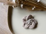 Mini Barrette Pétales de Fleur gaze pailletée camel