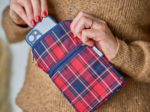 Pochette téléphone matelassée tartan rouge