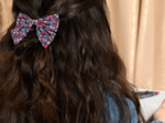 Barrette noeud papillon romance fleurie