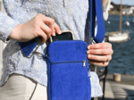 Pochette téléphone matelassée eponge bleu navy