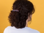 Barrette cheveux tressée camelias rubis