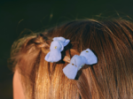 Barrettes clic-clac petits noeuds gaze pois or bleu baltique