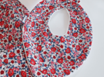 Bavoir bandana rouge corolle
