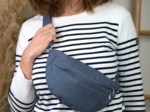 Petit sac banane jean enduit intérieur