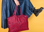 Sac cabas taille moyenne plissé pompons cerise