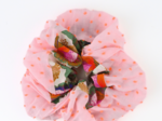 Grand chouchou bicolore fleur de thé - plumetis corail