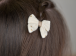 Barrette Mini Noeud Papillon gaze pois or écru