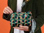 Pochette plissée carré d'art