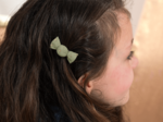 Petite barrette mini bonbon gaze pois or vert amande