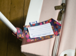 Etiquette bagage hippie fleurie