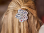 Petite Barrette Pétales de Fleur serenade rouge gris
