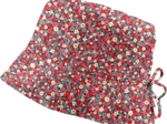 Chapeau de soleil enfant tapis rouge