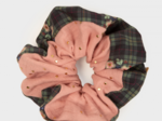 Grand chouchou bicolore tartan fleuri - gaze rose thé