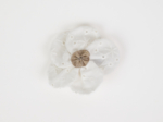 Petite Barrette Pétales de Fleur broderie anglaise étoiles blanches