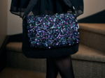 Rabat besace carré grand sequins violet noir