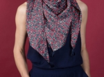 Foulard pompon camelias rubis