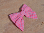 Barrette noeud papillon vichy rose fluo