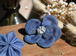 Petite Barrette Pétales de Fleur jean fin